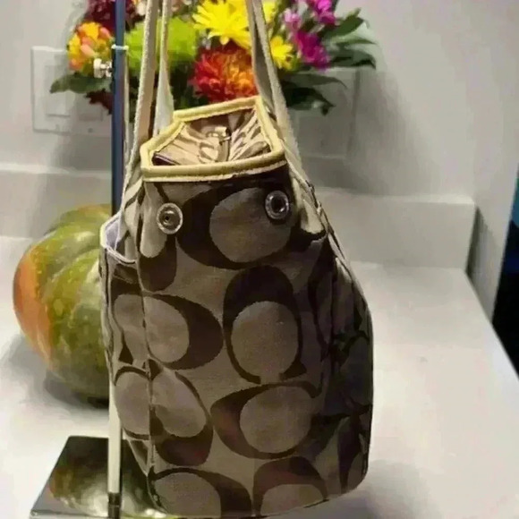 Coach SoHo Daisy Legacy Vintage Shopper Tote Signature Jacquard Khaki Yellow Bag - Picture 3 of 16